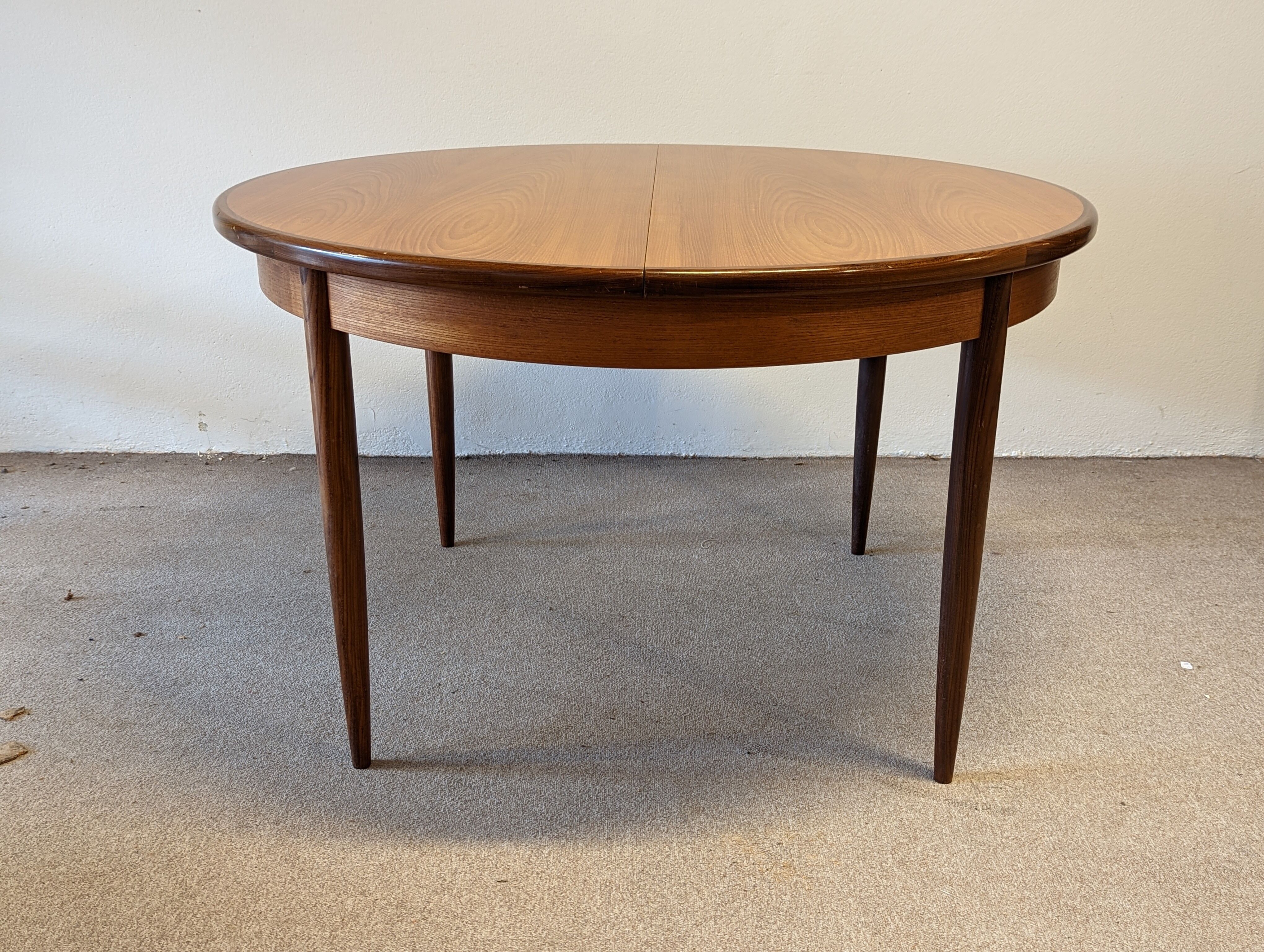 Table extensible en teck de Victor Wilkins pour G-Plan