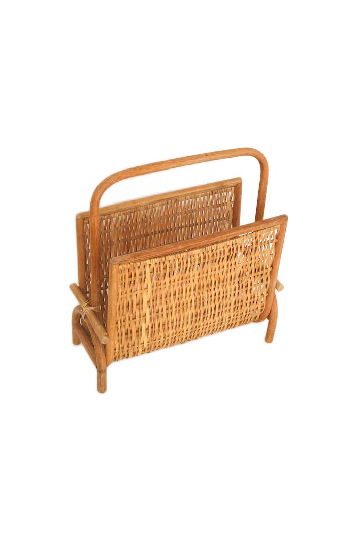 Rattan vinyl holder