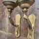 Paire d’appliques murales bronze bras tendus mains