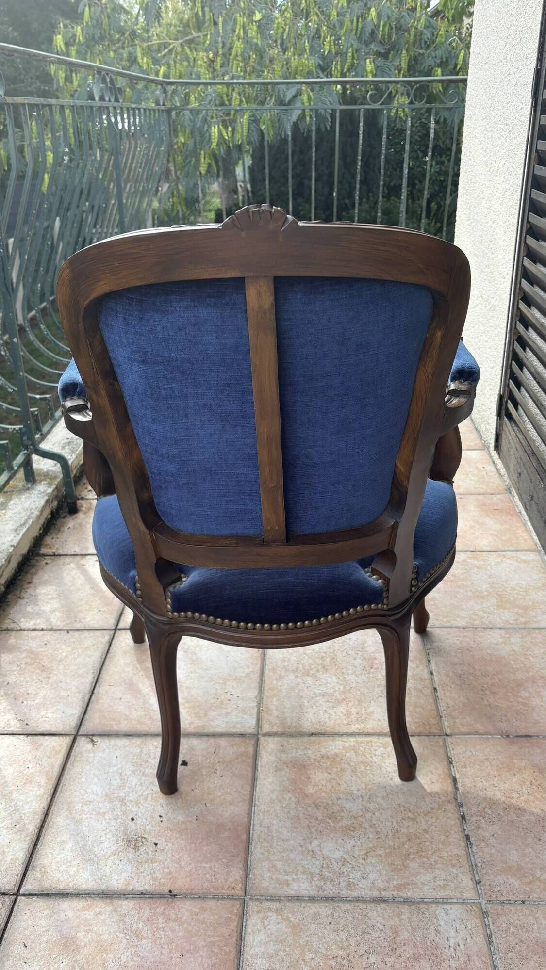 armchair with footrest