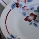 Set of 8 flat ceramic plates
