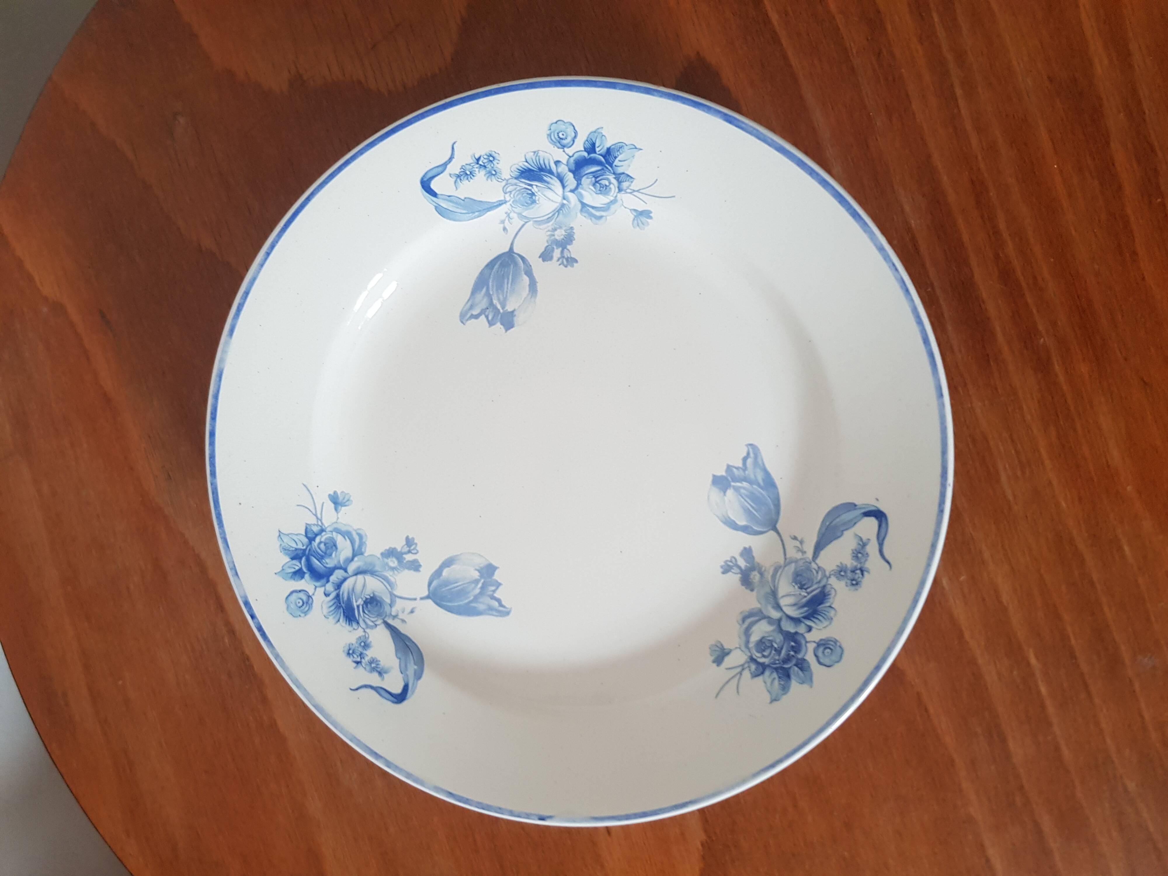 Set of 6 vintage plates made in France
