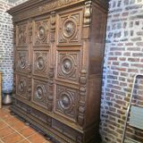 Flemish 3-door oak wardrobe