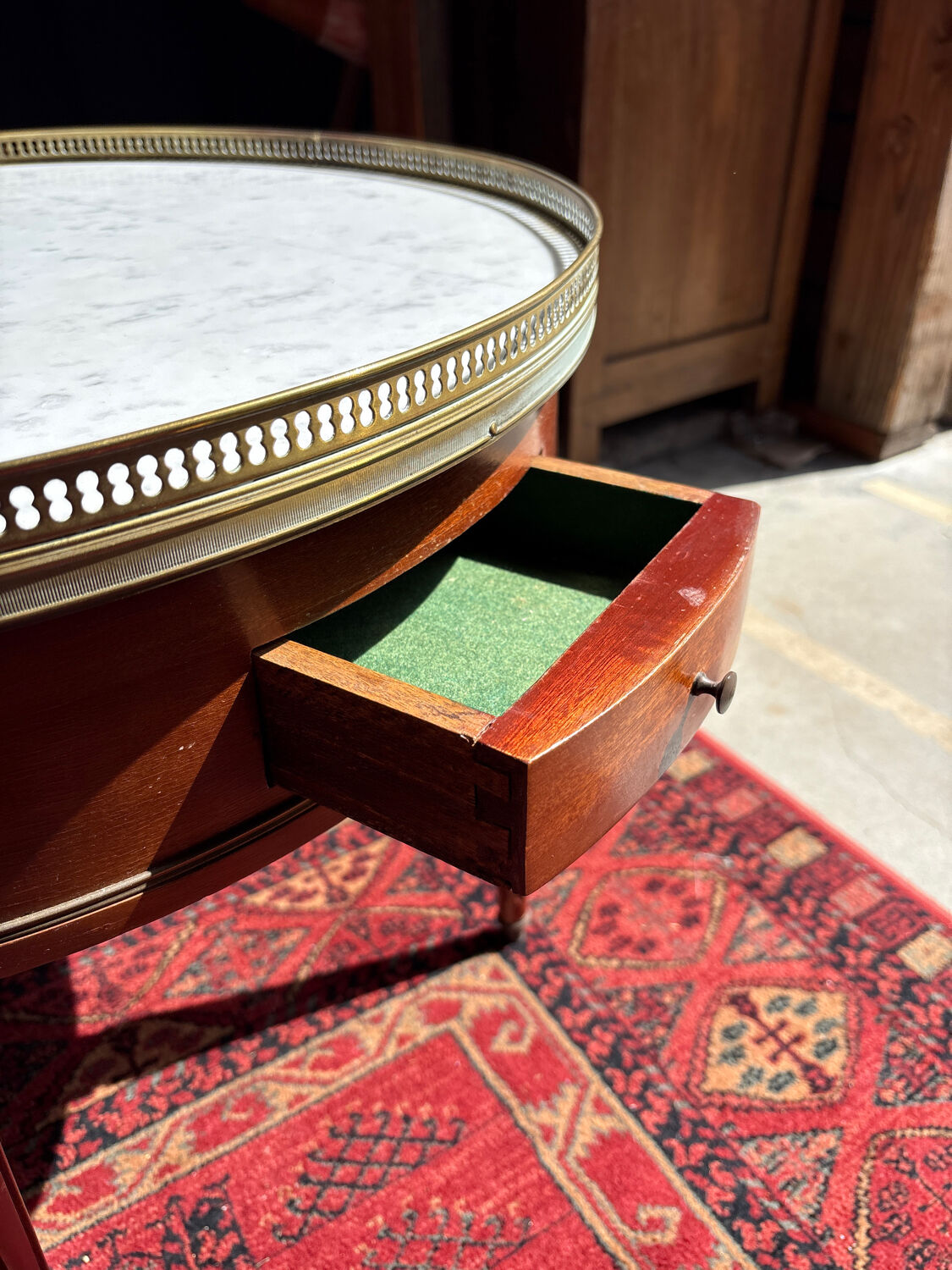 Bouillotte table in Louis XVI style, marble and brass.