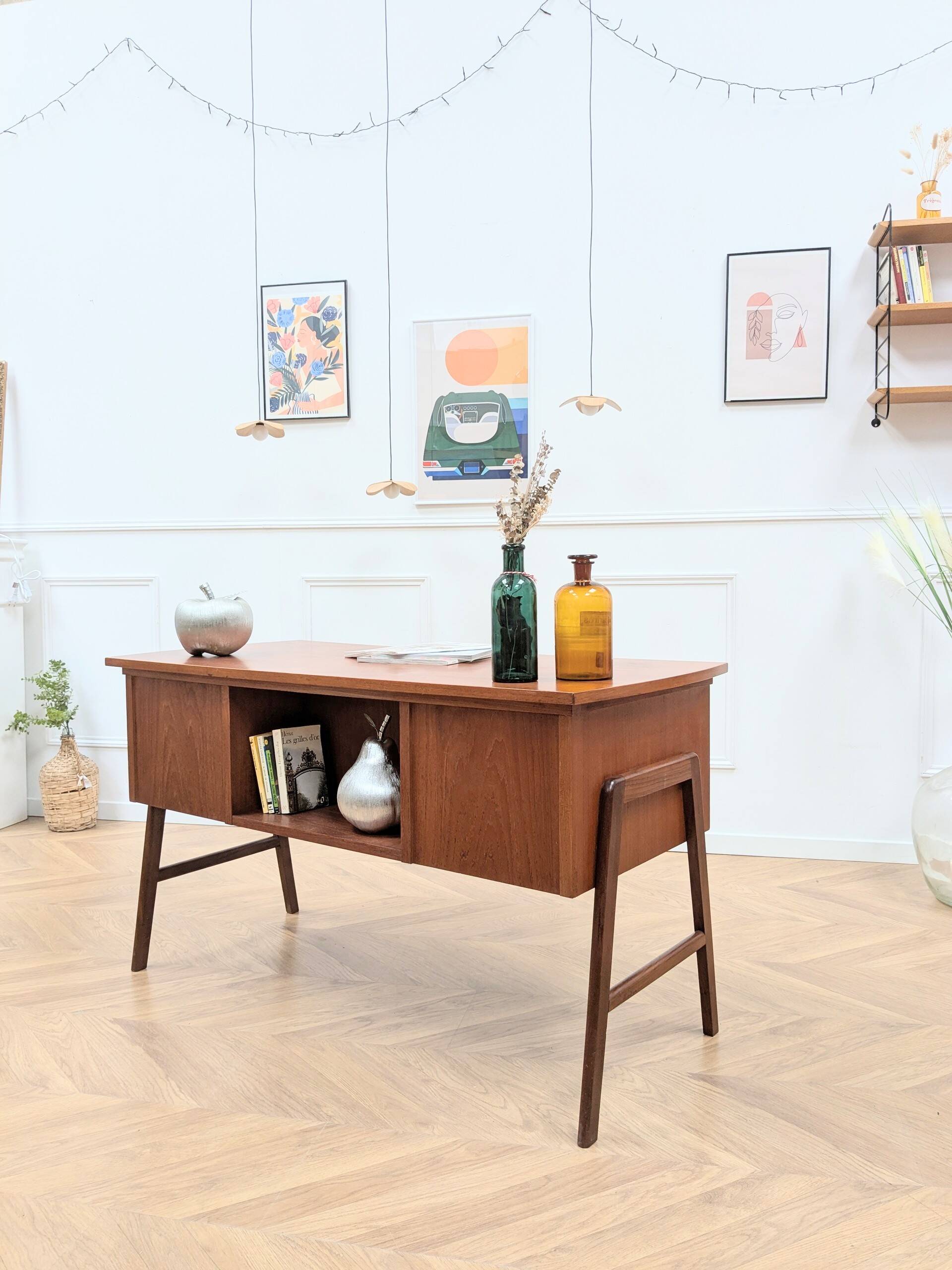 Designer double-sided desk