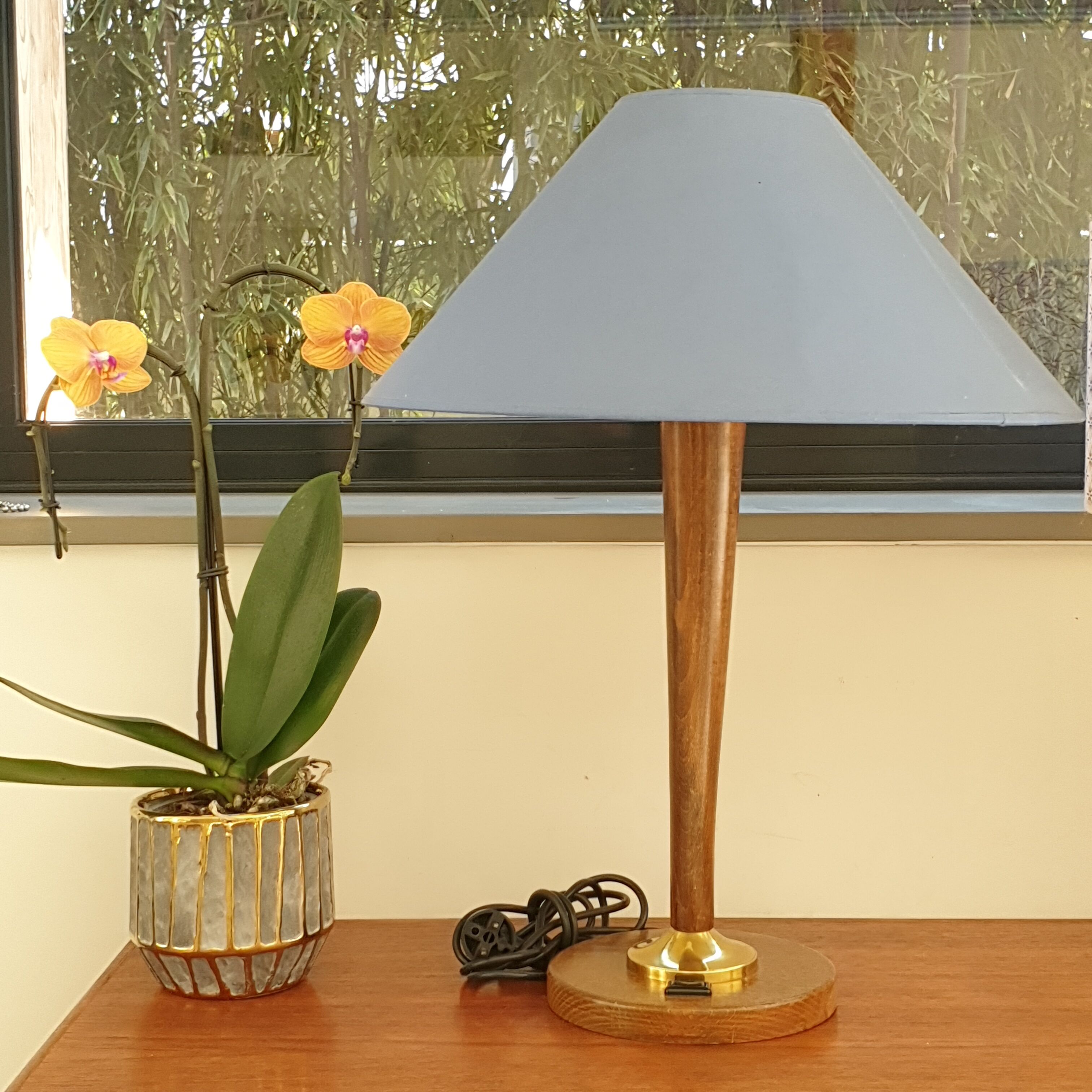 Table lamp