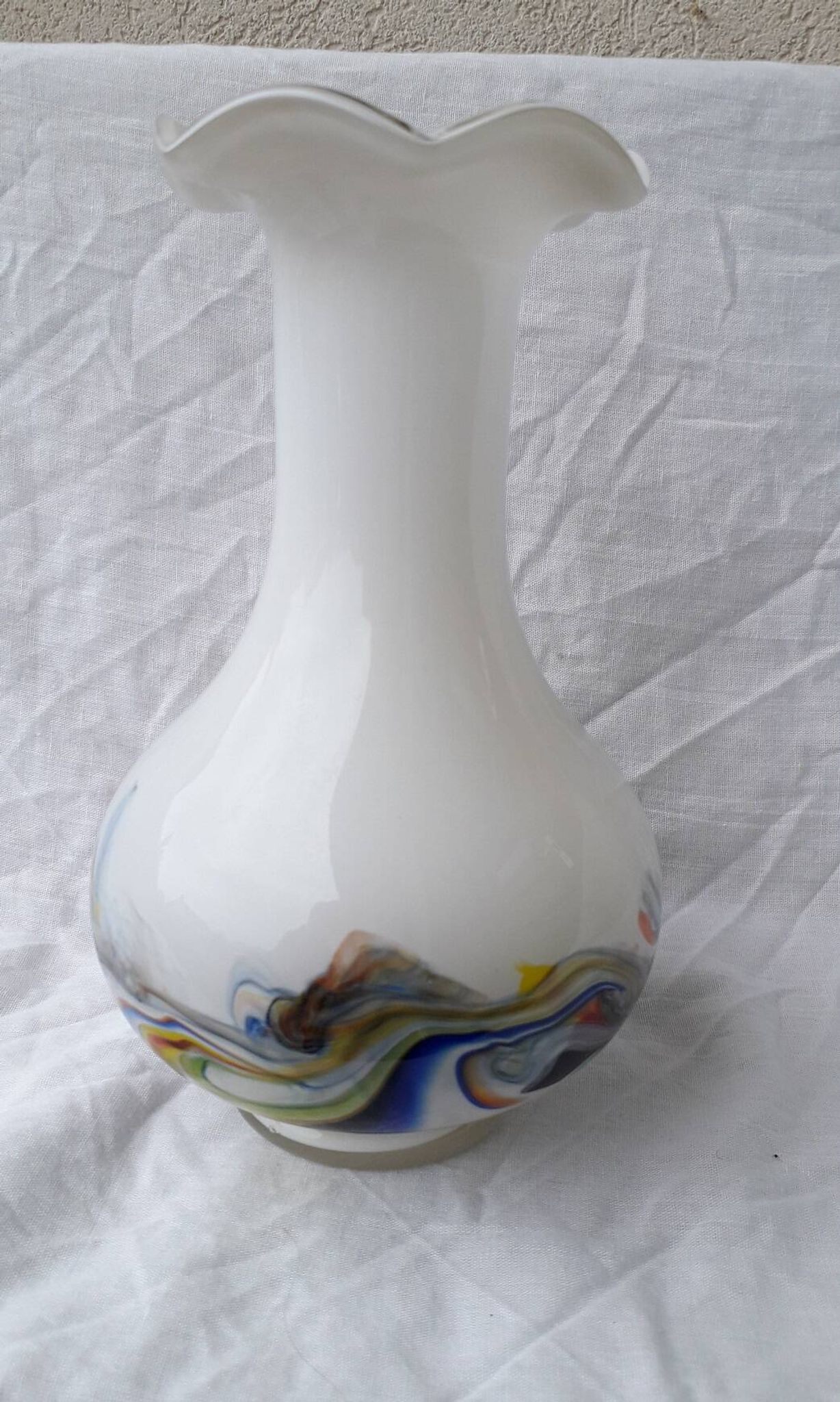Vase en verre multicolore