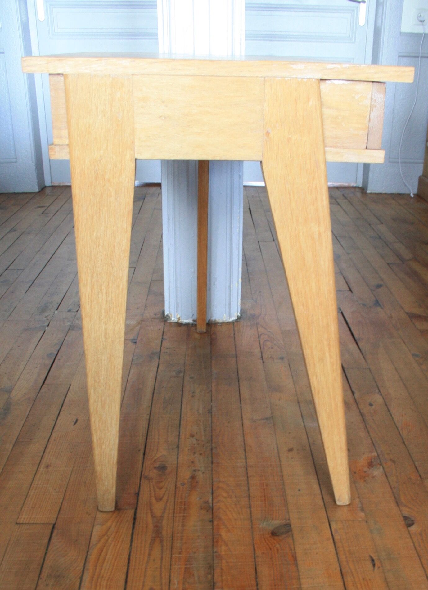 Bureau tripode