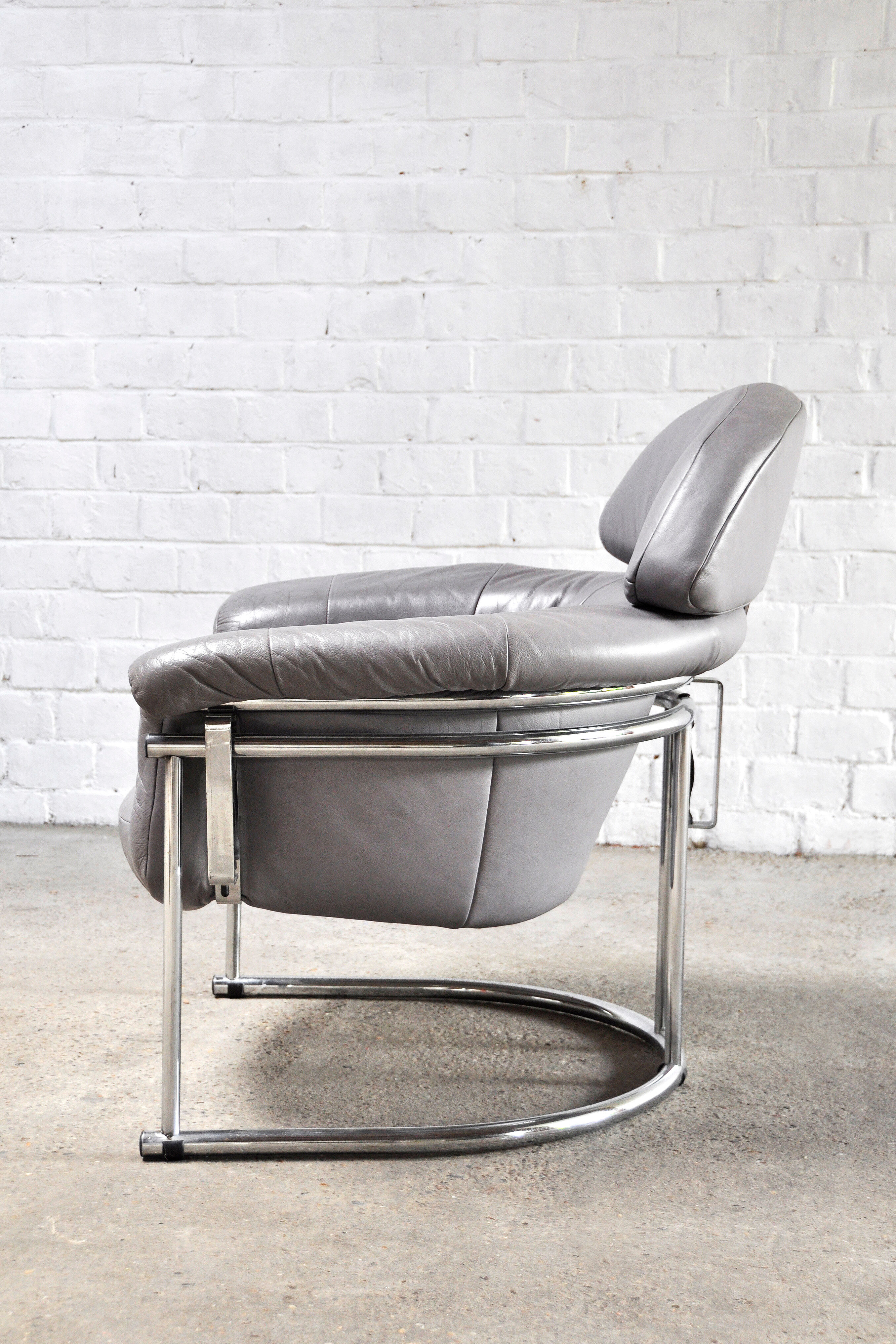 Fauteuil en cuir avec cadre tubulaire chromé, années 1980