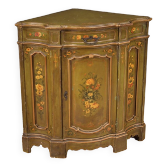 Painted and sculpted corner cupboard in the Venetian style of the 20th century