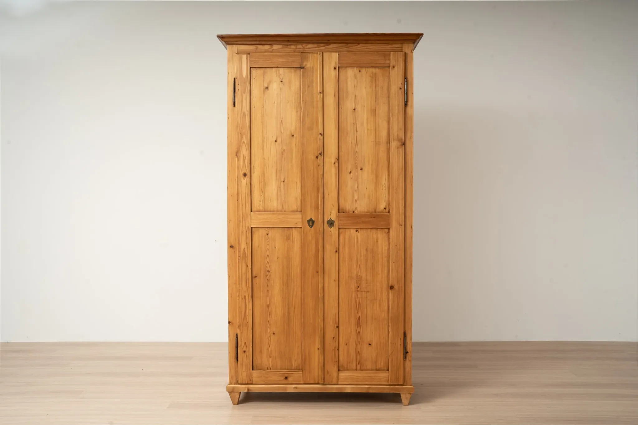 Antique German Pine Wardrobe with Hanging Rail and Shelf, Late 19th Century