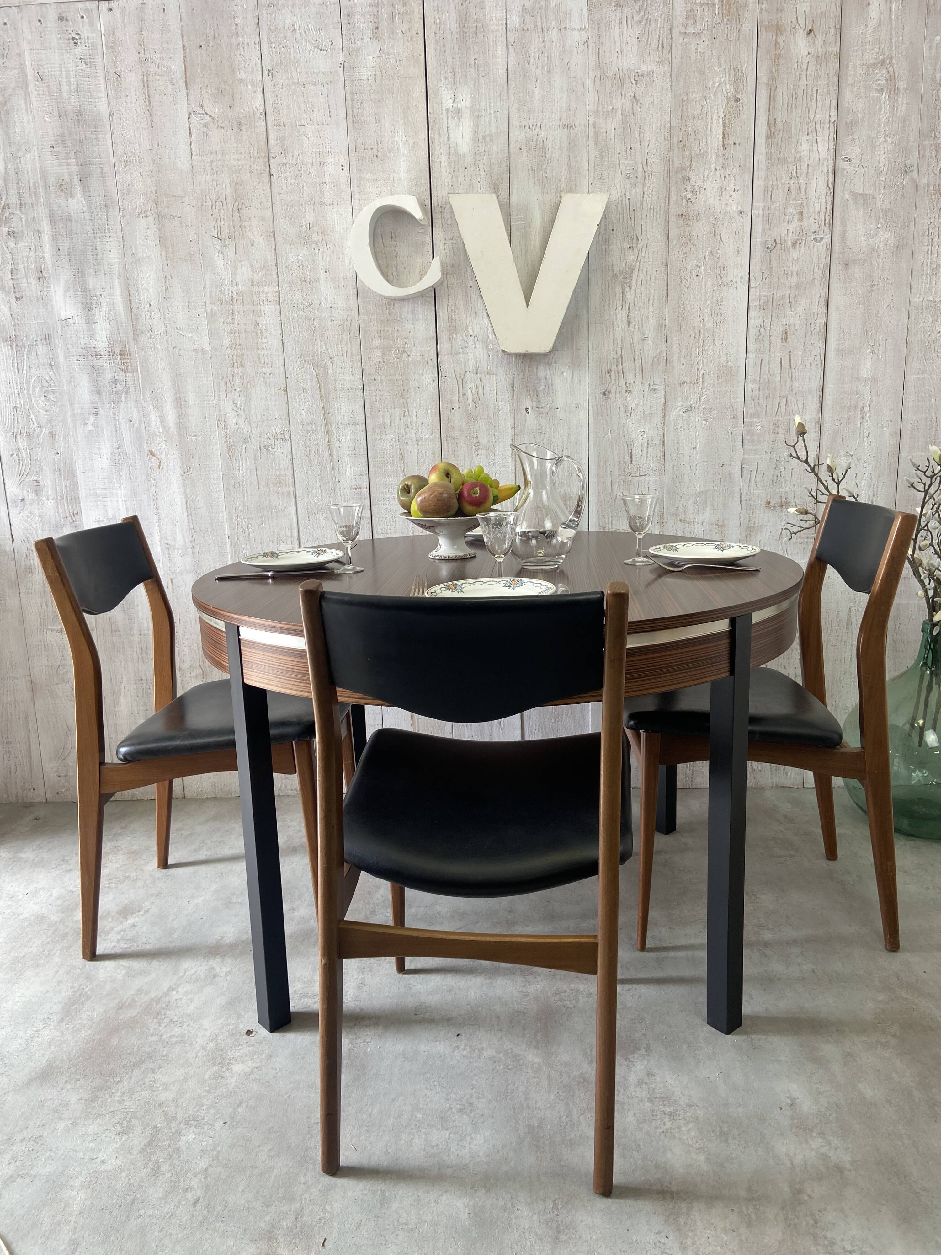 Extensible "butterfly" table