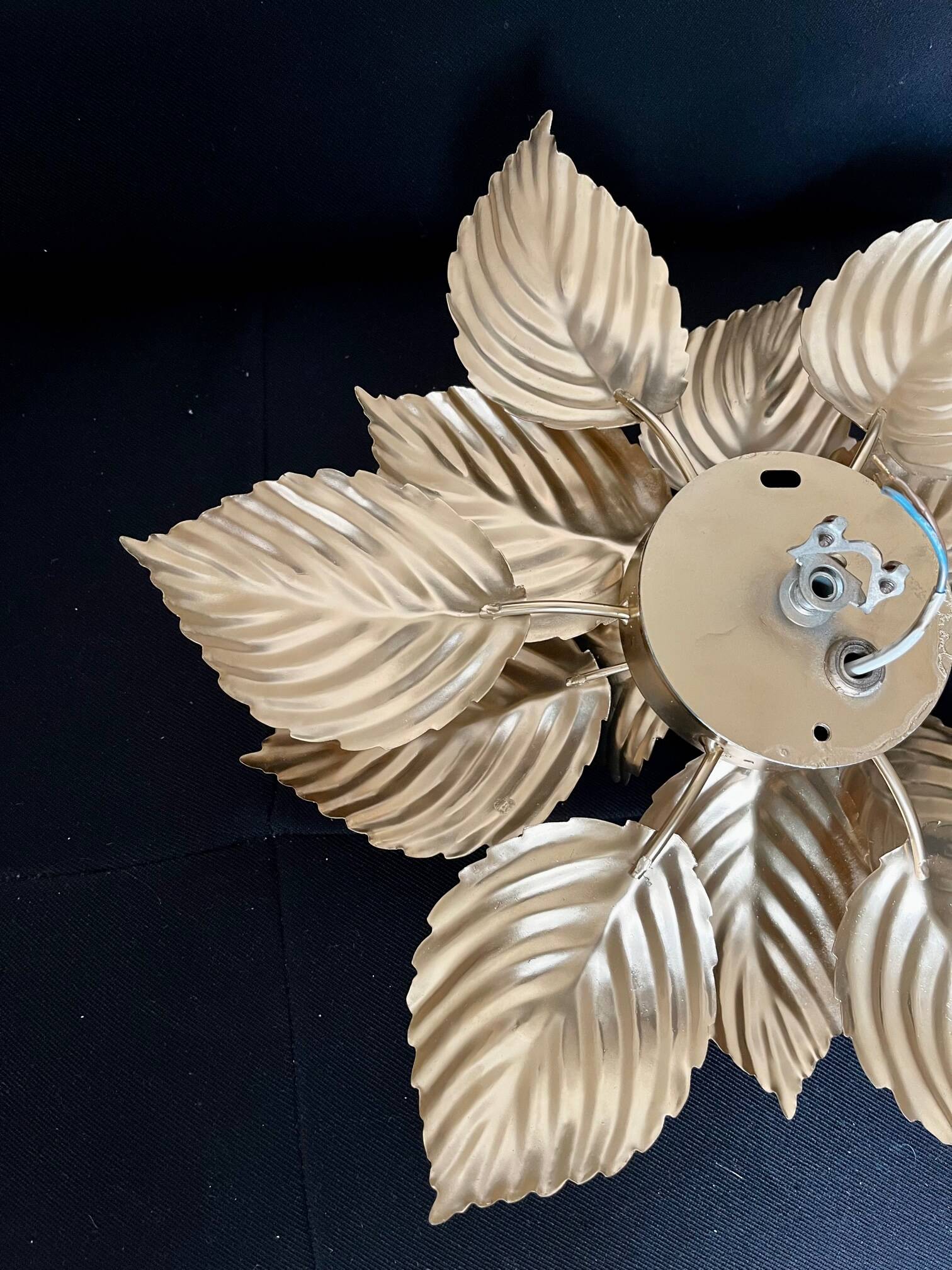 Golden flower wall lamp