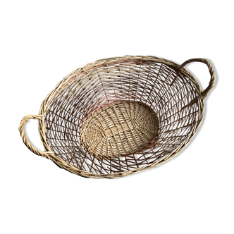 Wicker laundry basket
