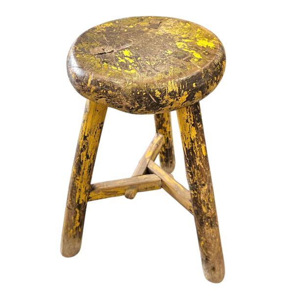 Tabouret en bois primitif sur trépied / hauteur 52 cm
