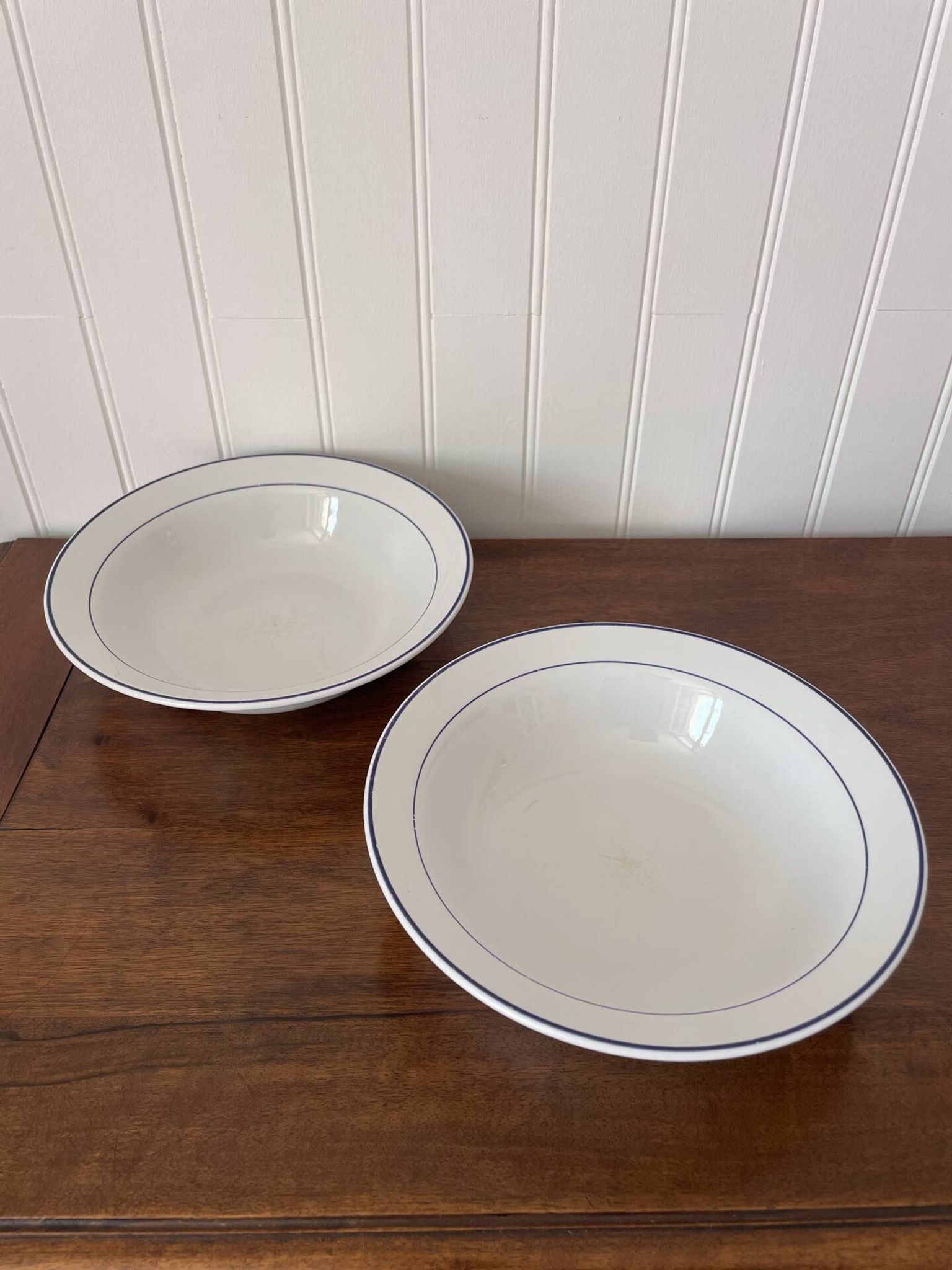 Set of 2 fine porcelain salad bowls from Italy.