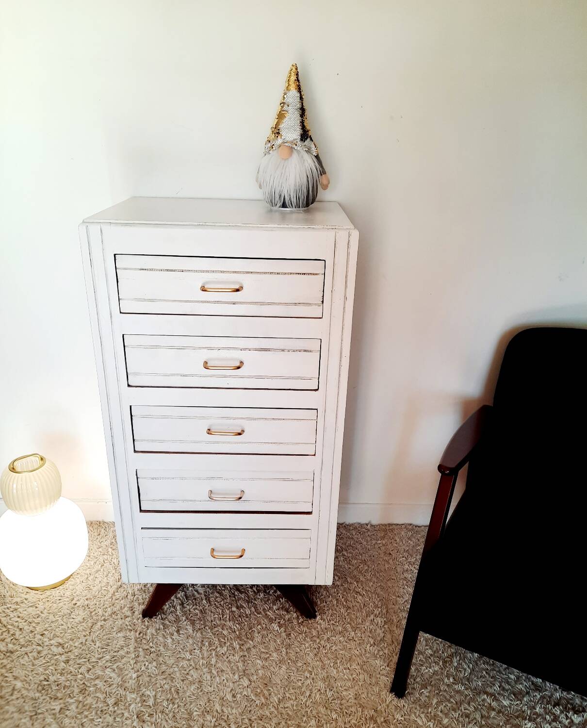 Chiffonnier/ Commode haute ancienne patinée blanc pieds compas