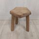 Tabouret tripode brutaliste