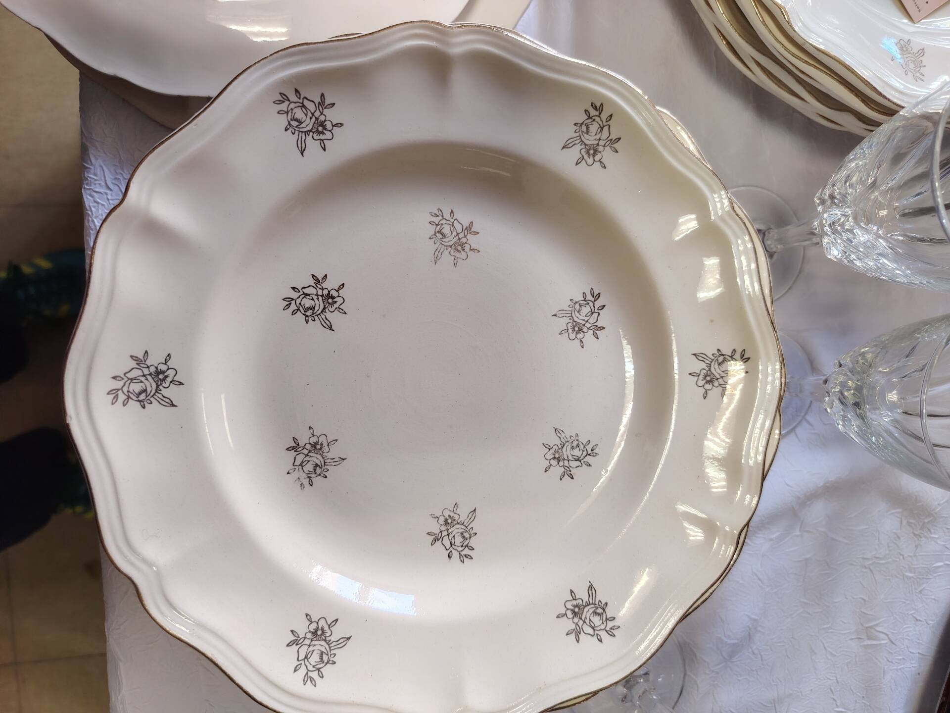 Sarreguemines set of 12 flat plates model Raphaël or flowers of F