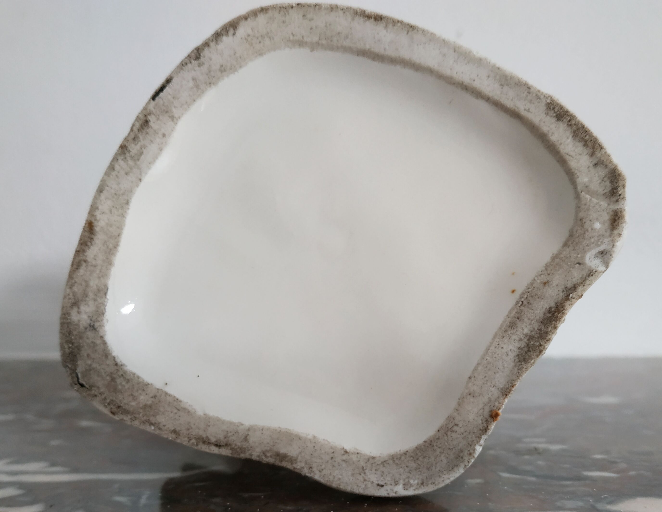 Vase cornet de marié en porcelaine du XIXe siècle