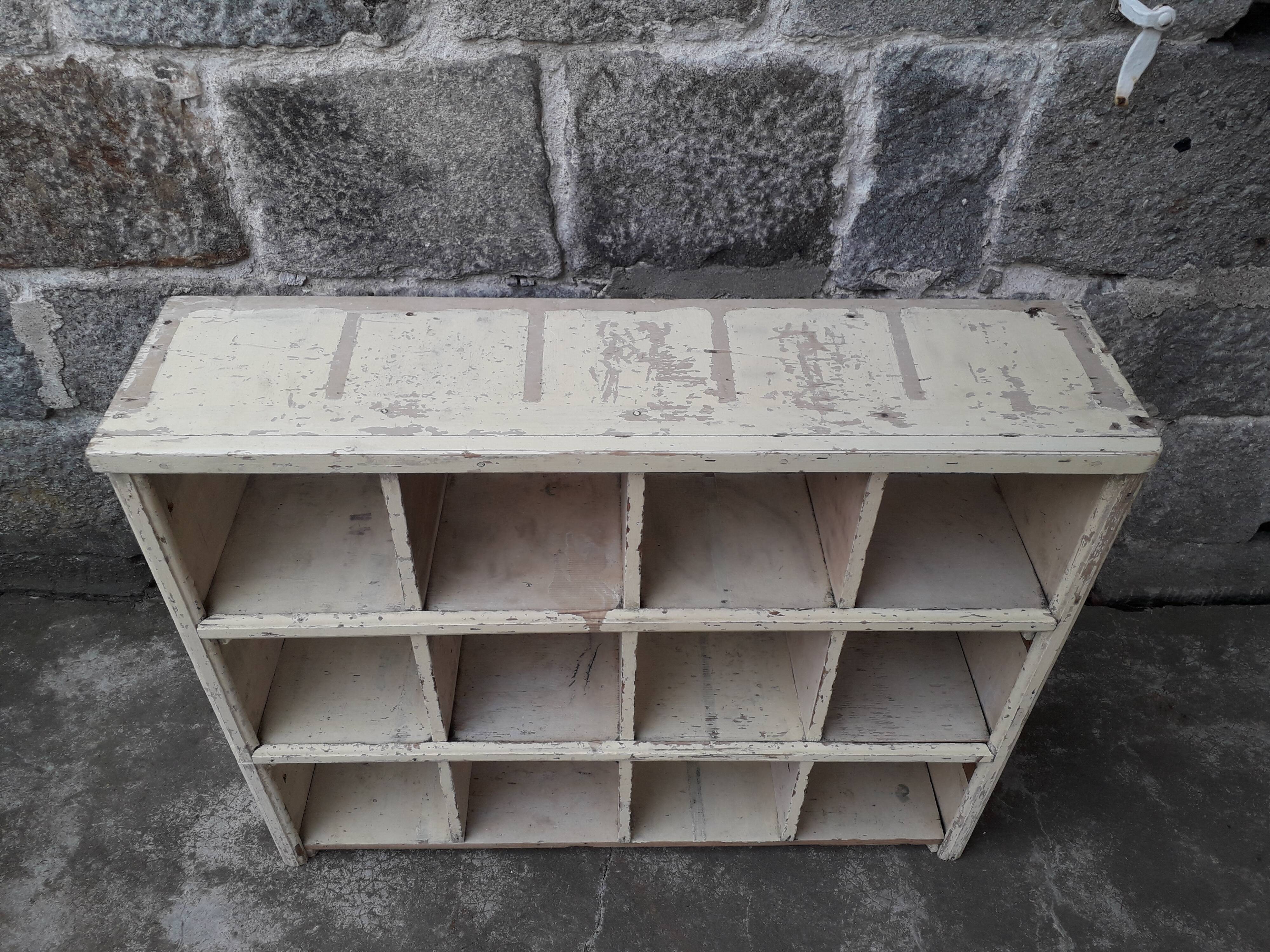 Rustic patinee shelf