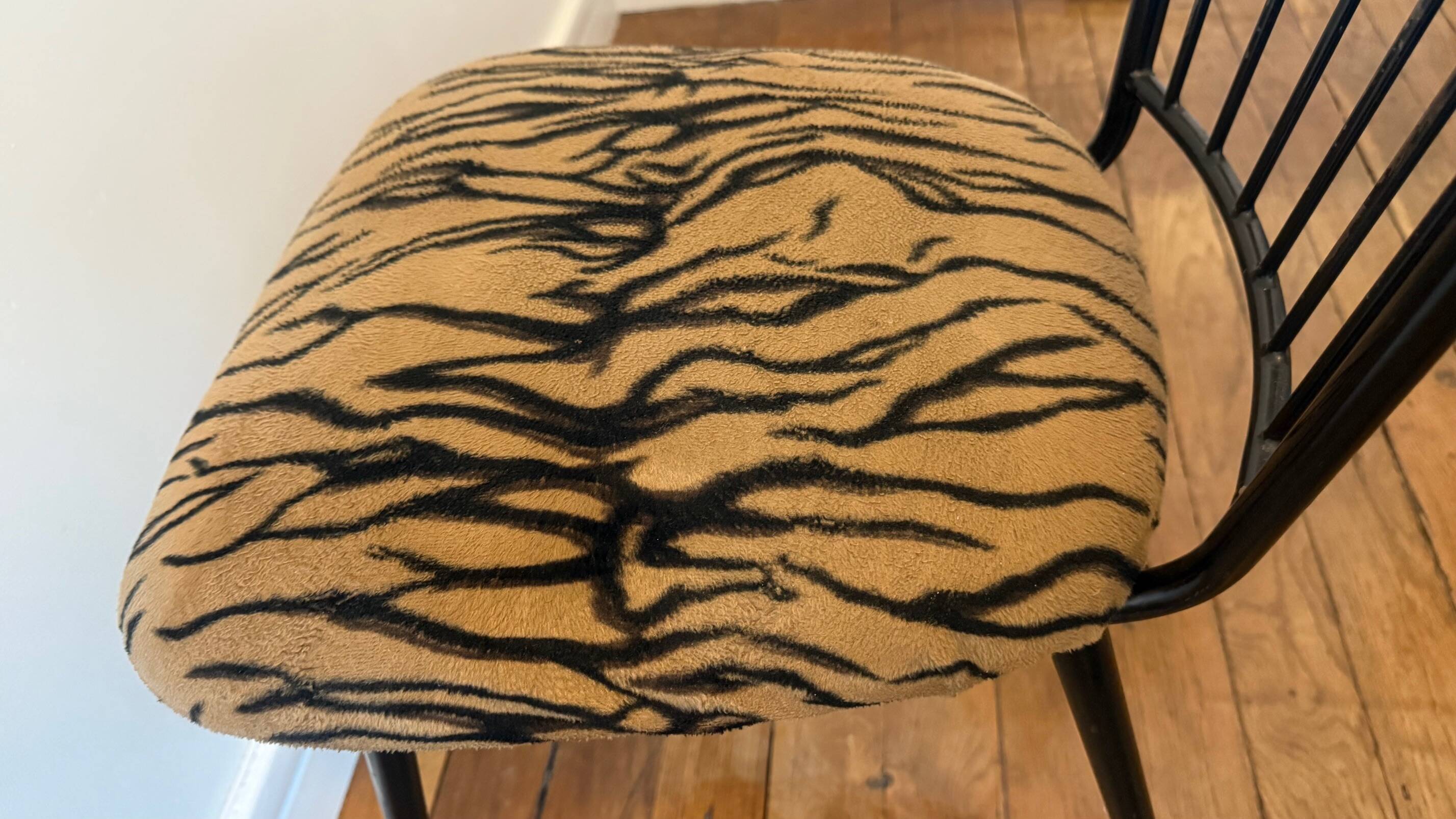 Set of 4 iron chairs