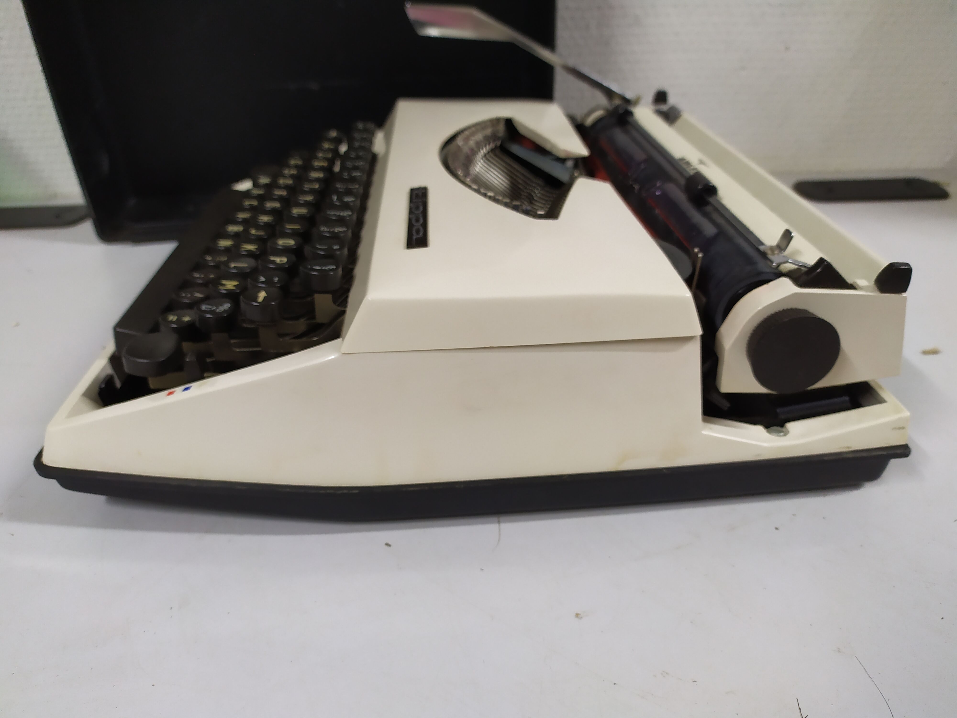 Adler Tippa Typewriter - Azerty Keyboard - works
