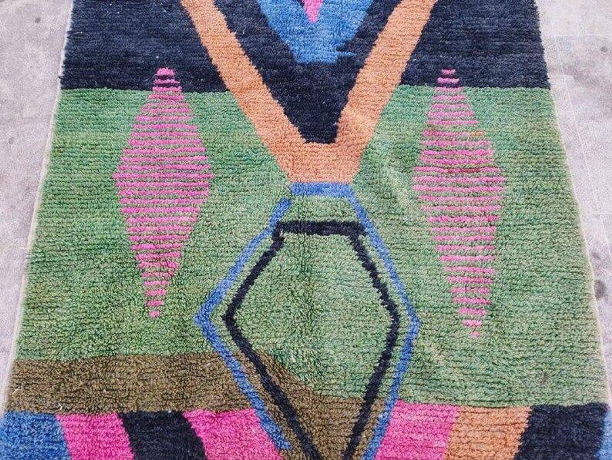 Handmade pure wool rug, size 150 x 250 cm