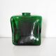 vase carré en verre vert