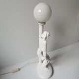 Lampe femme céramique et globe opaline année 80