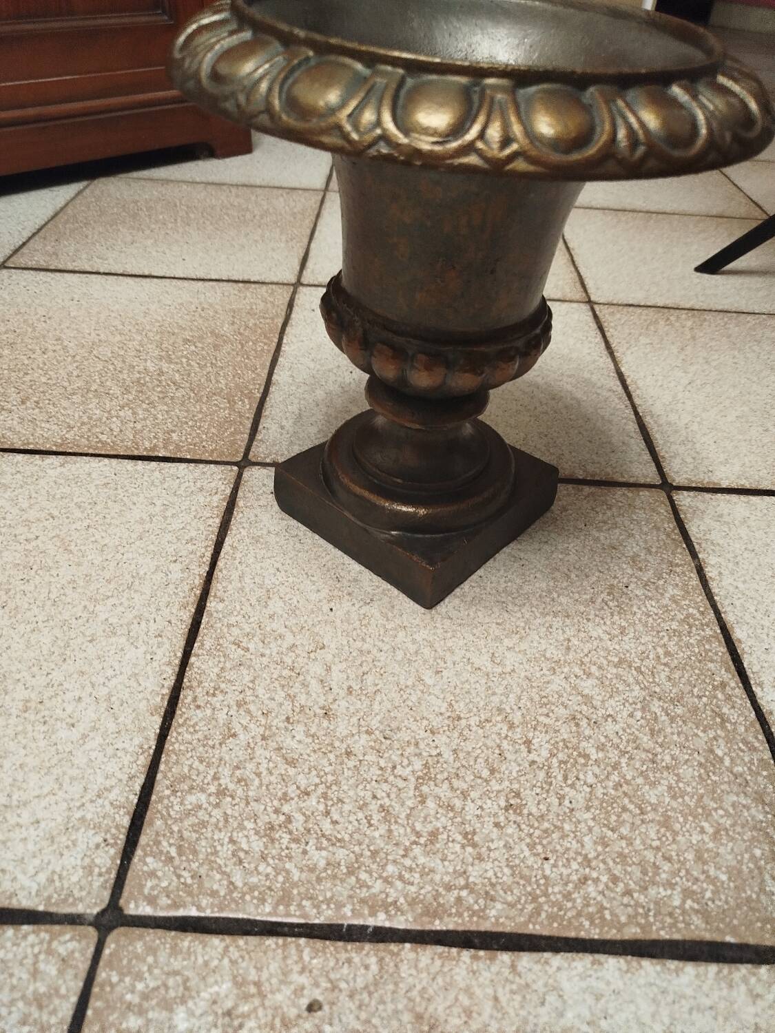 Medici vase 30 cm in cast iron 19th century  
Golden patina