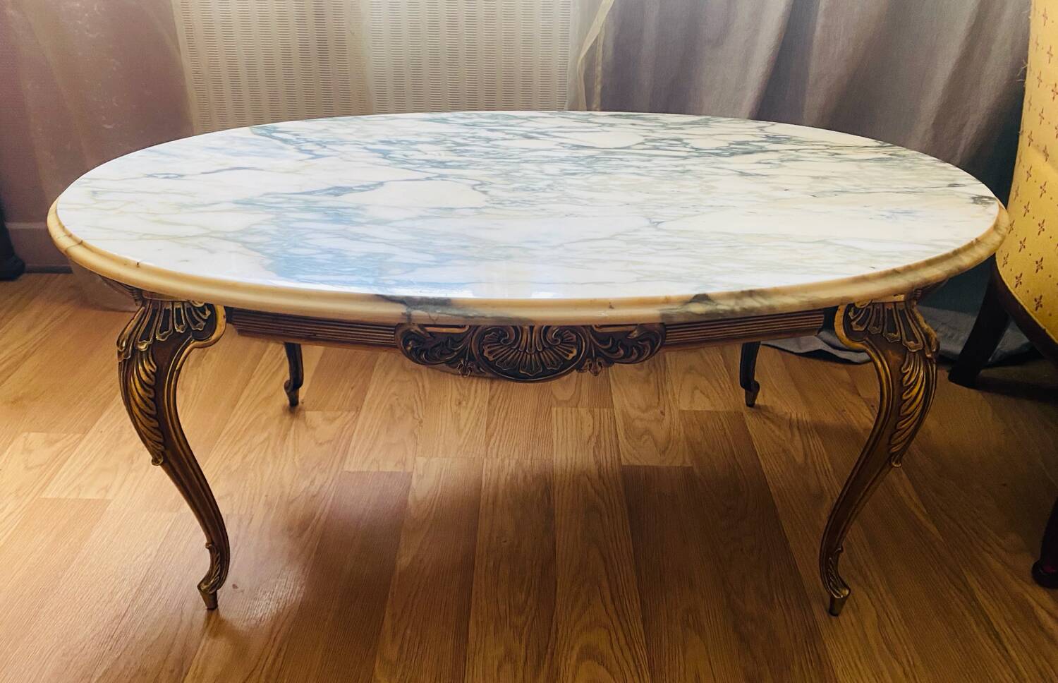 Coffee table with bronze base and marble top, Louis XV style, 20th century
