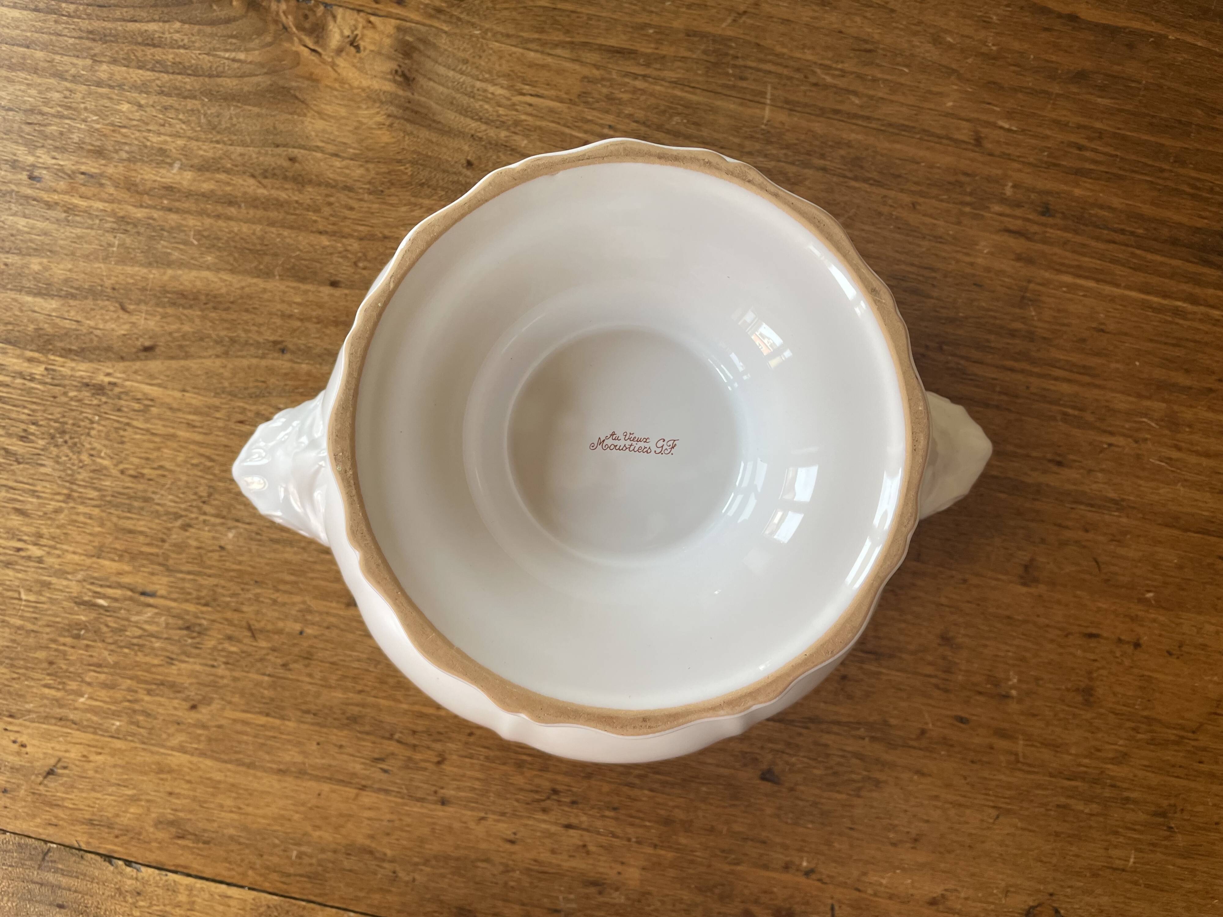 Moustier tureen