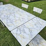 Extendable formica table