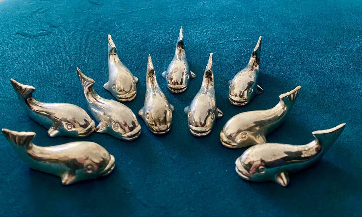 10 whale shaped knife holders