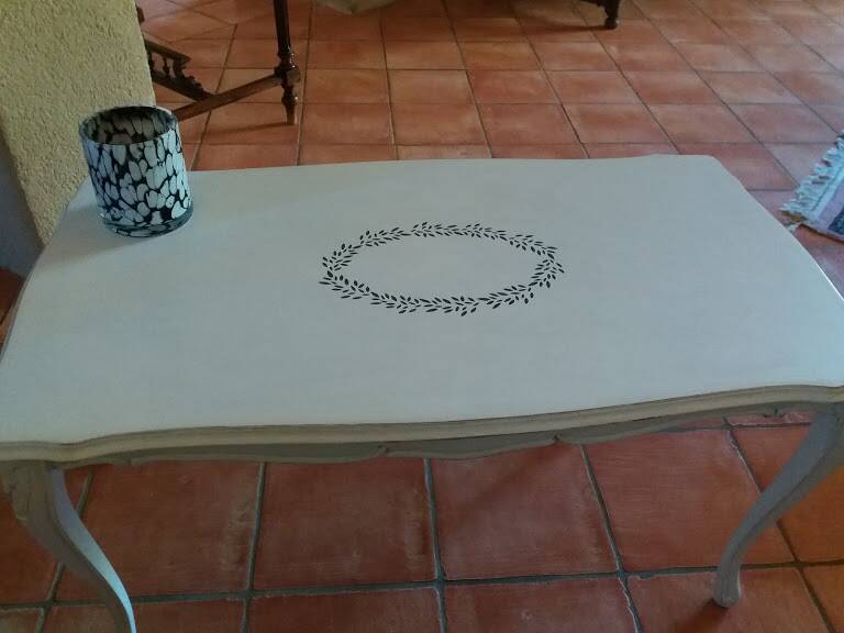 Coffee table, curved legs