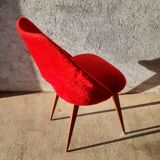 Chaise tonneau en moumoute rouge pieds compas années 60-70