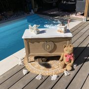 Very nice vintage heart toy chest in L. Ashley removable style.