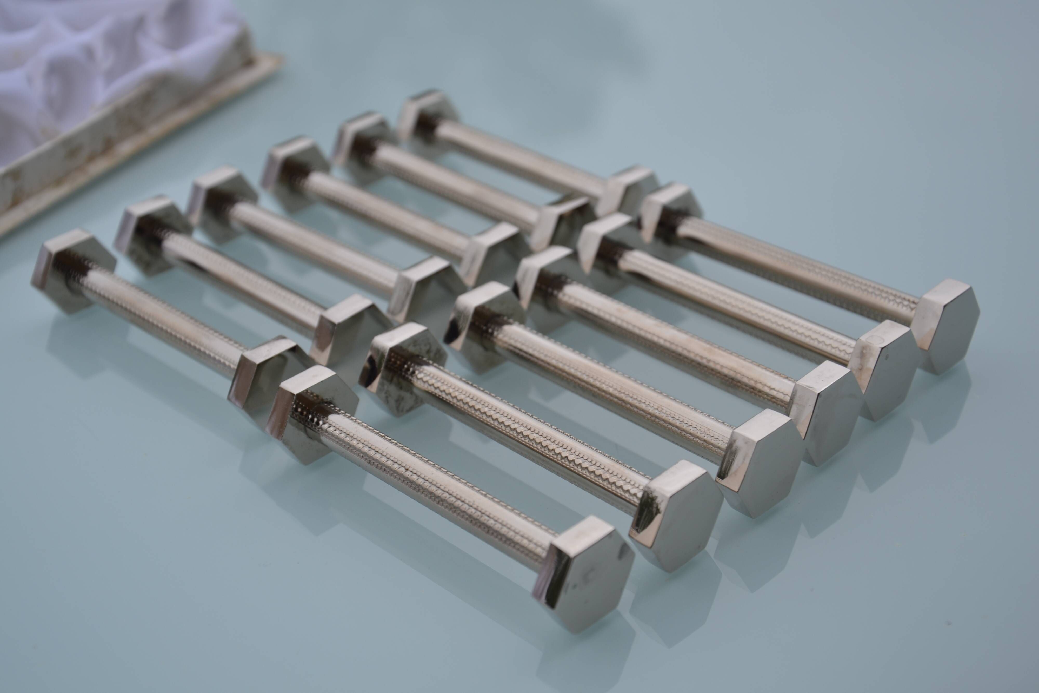 12 bolt-shaped knife rests in their original vintage box