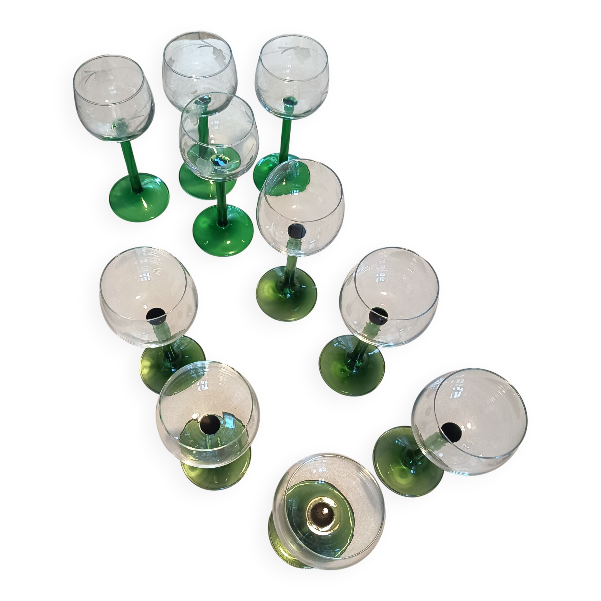 Set of 10 emerald glasses for Alsace wine.