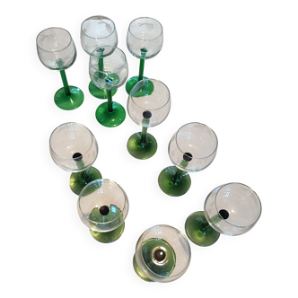 Set of 10 emerald glasses for Alsace wine.