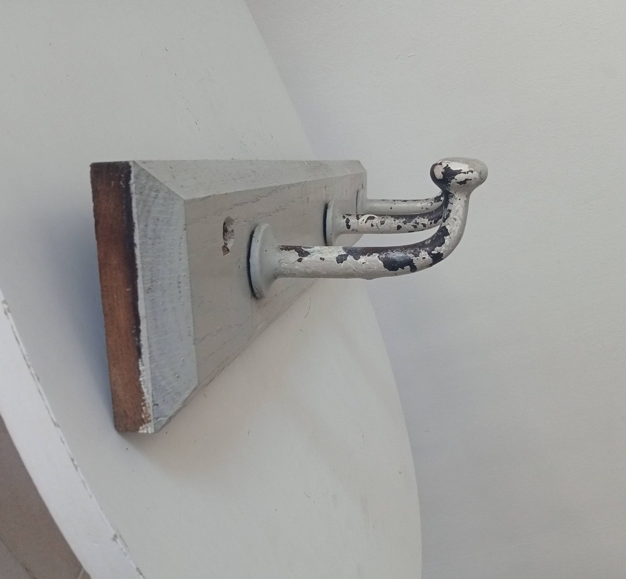 Vintage wall coat rack from the 1930s/1940s.