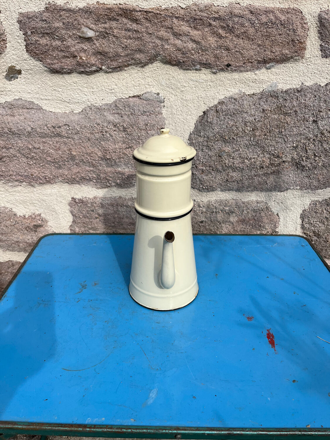 Enamelled coffee maker