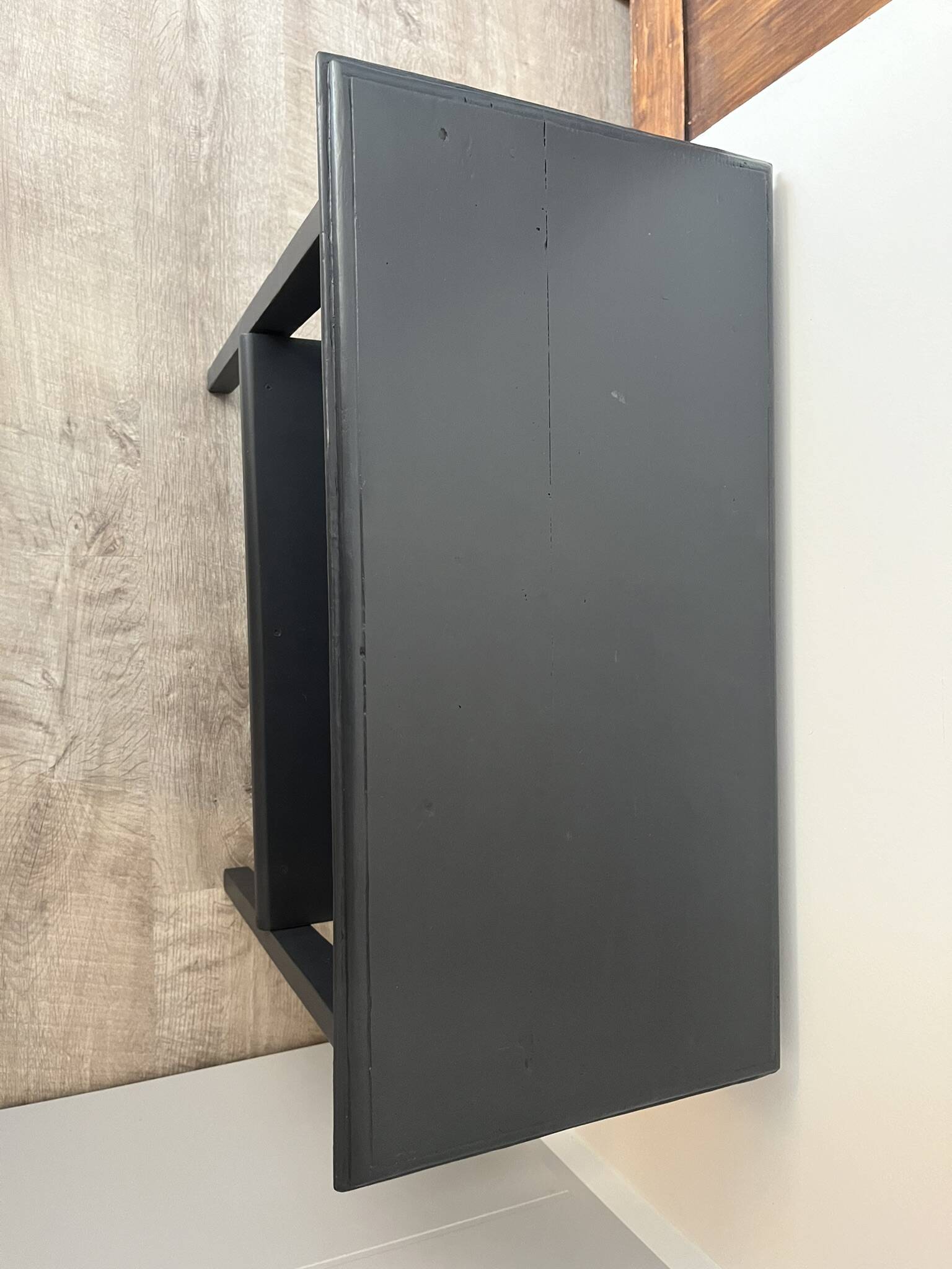 Renovated entrance console – Tailcoat finish