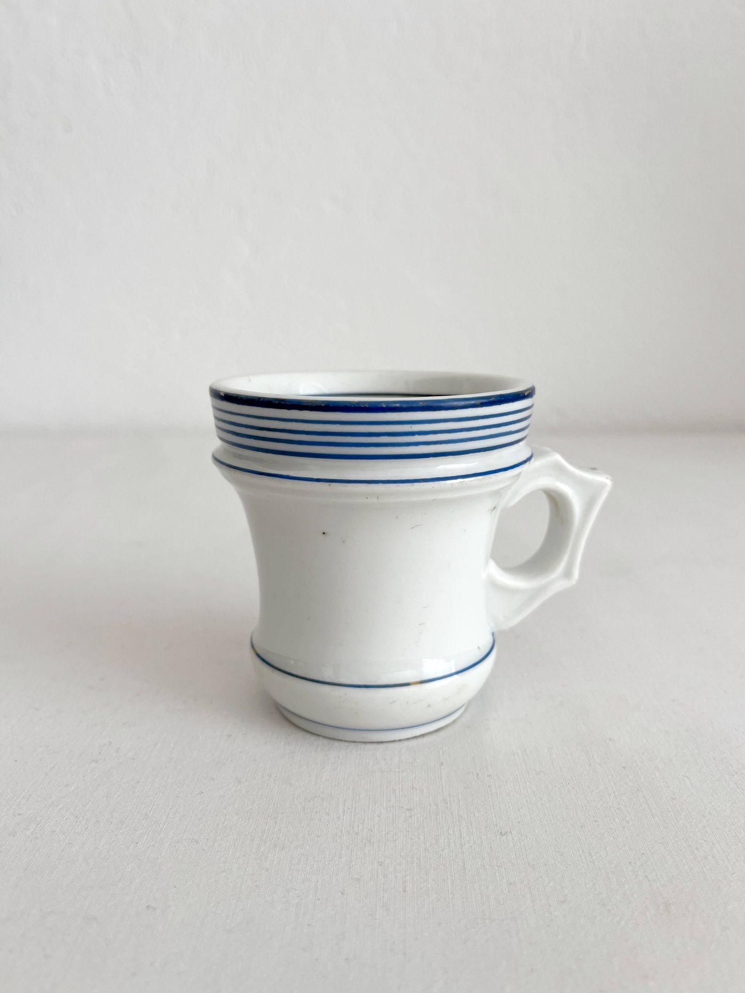 Tasse brulot ancienne en porcelaine liserés bleus 19eme siècle