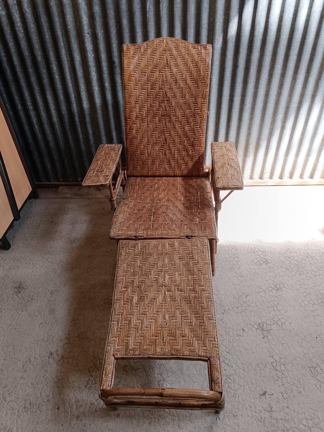 Sunbed - Vintage rattan wicker deckchairs