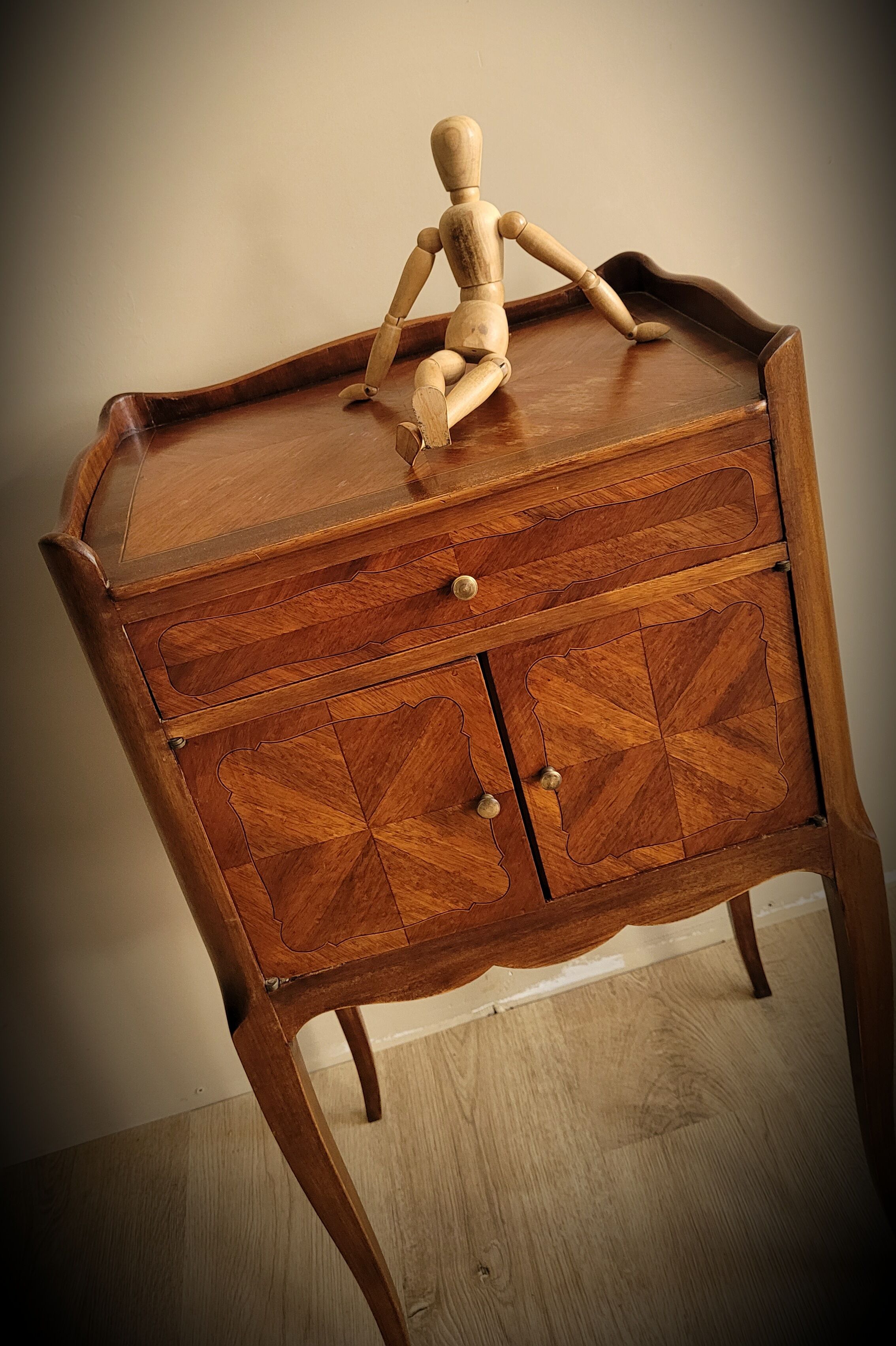 Bedside regency 2P 1T