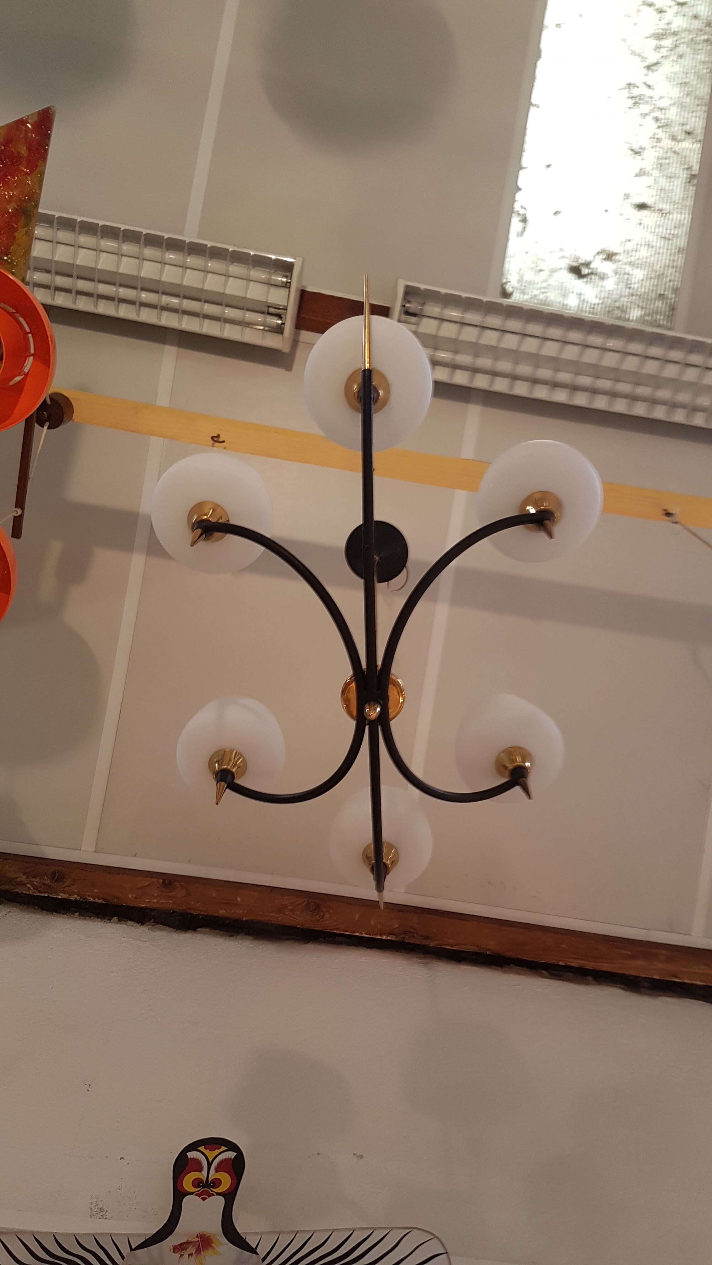 Chandelier Arlus laiton metal opalines blanche years 50