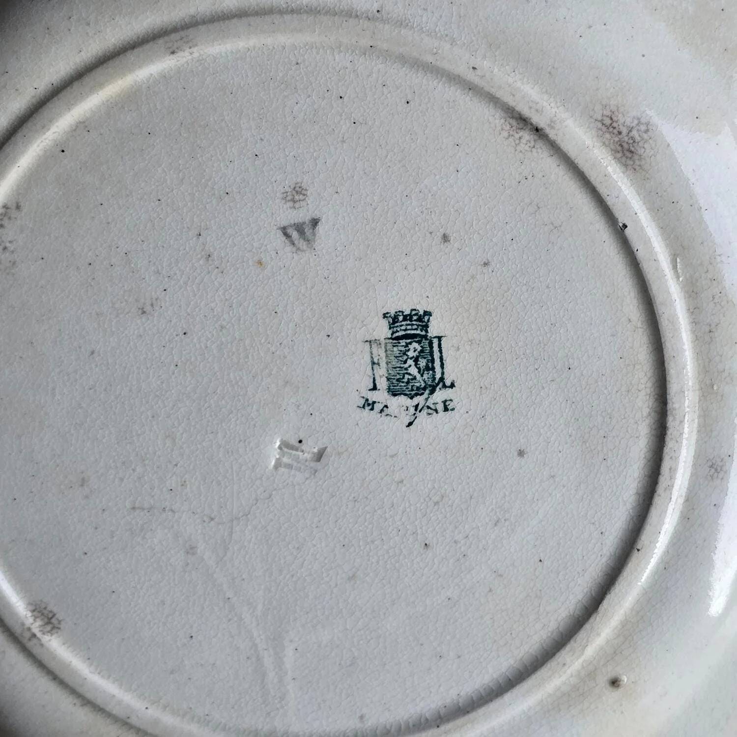 Assiette semi-creuse modèle Marine, Terre de fer