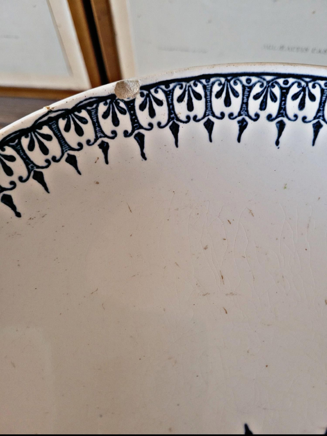 Saint Amand blue iron earth compote, Arabesque decoration, early 1900s.